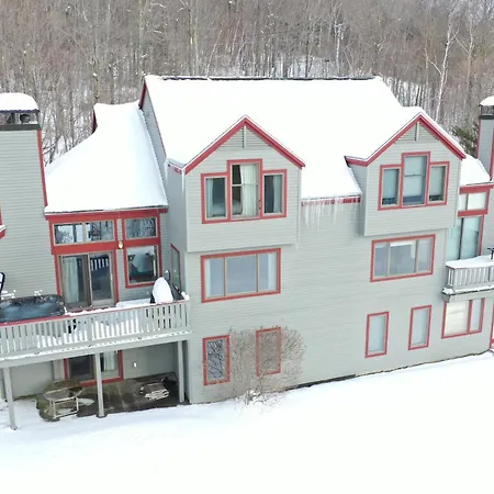 Stratton Mountain Condo With A Hot Tub! Sleeps 12!